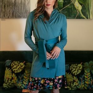 Evy’s Tree The Addyson Wrap w belt in Ocean Reef teal blue, size XL